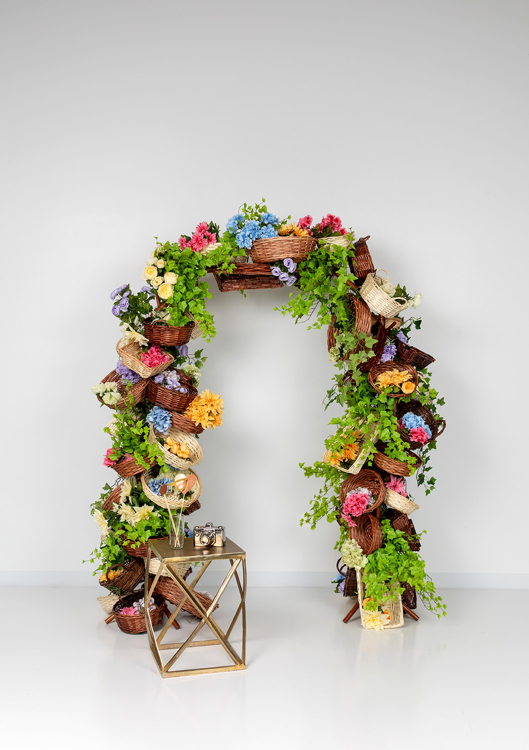 by_basket-arch-cabbagerose-peony-hydrangea-ivy