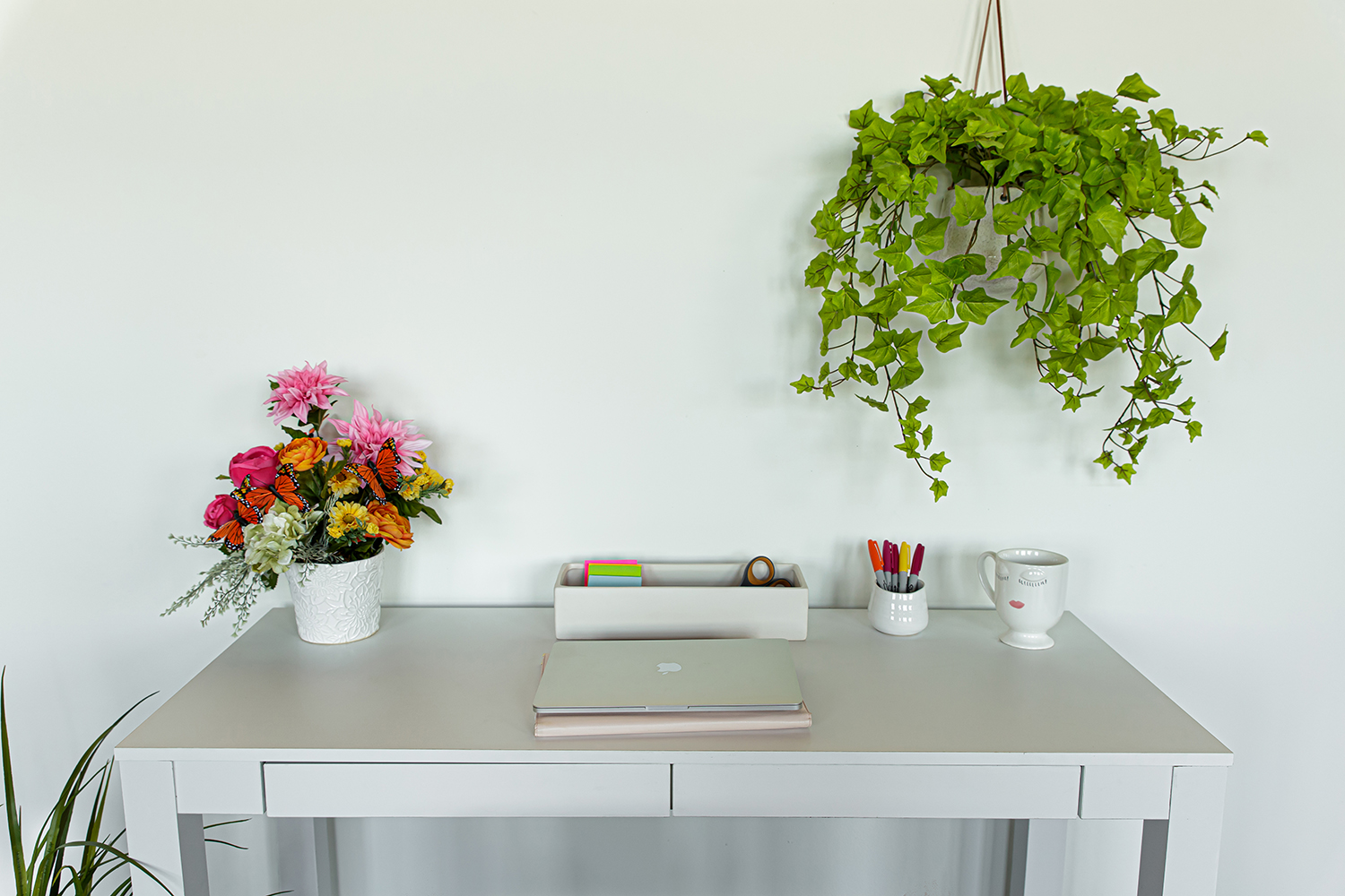 by_cabbage-dahlia-butterfly-zinnia-grass