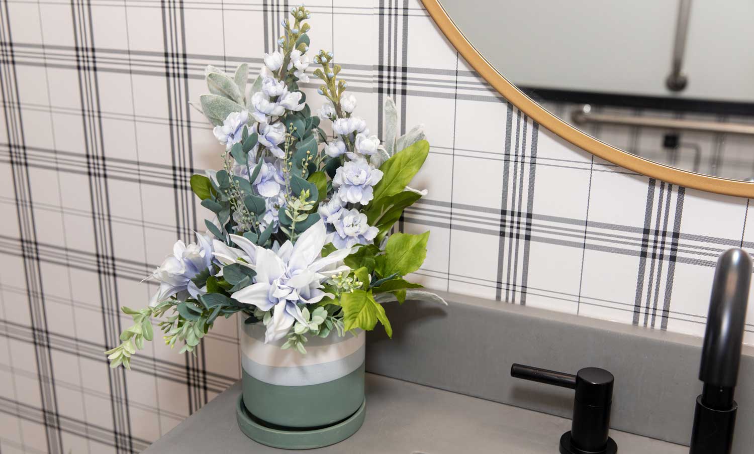 by_dahlia-delphinium-greer-bathroom-horizontal