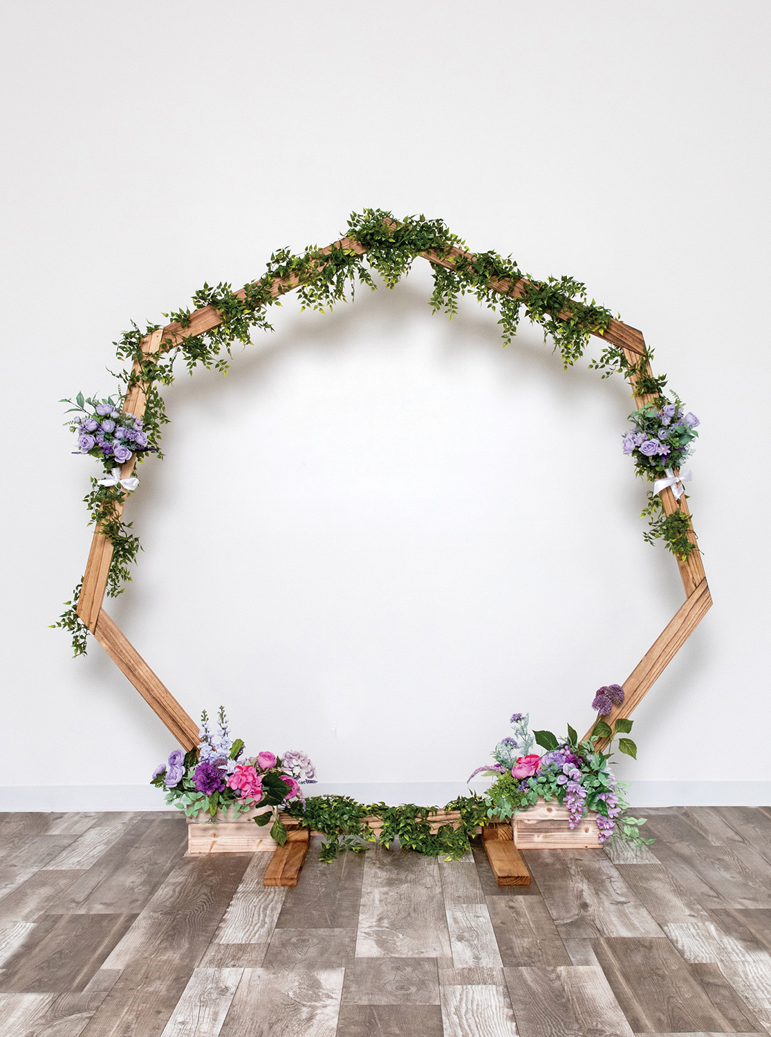 by_delphinium-hydrangea-ranunculus-minicabbage-ruscus