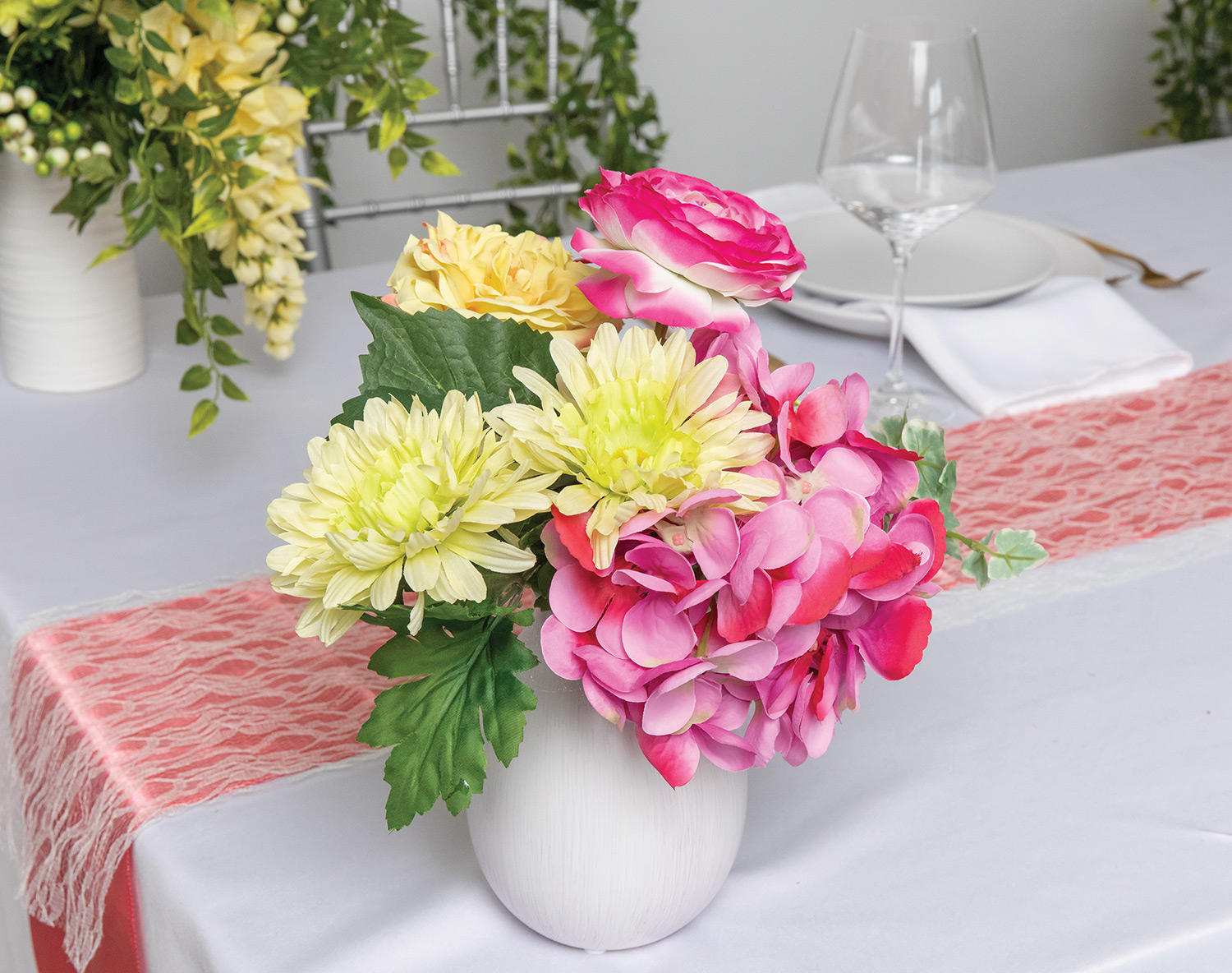 by_hydrangea-gerbera-ranunculus-cabbagerose-verbena