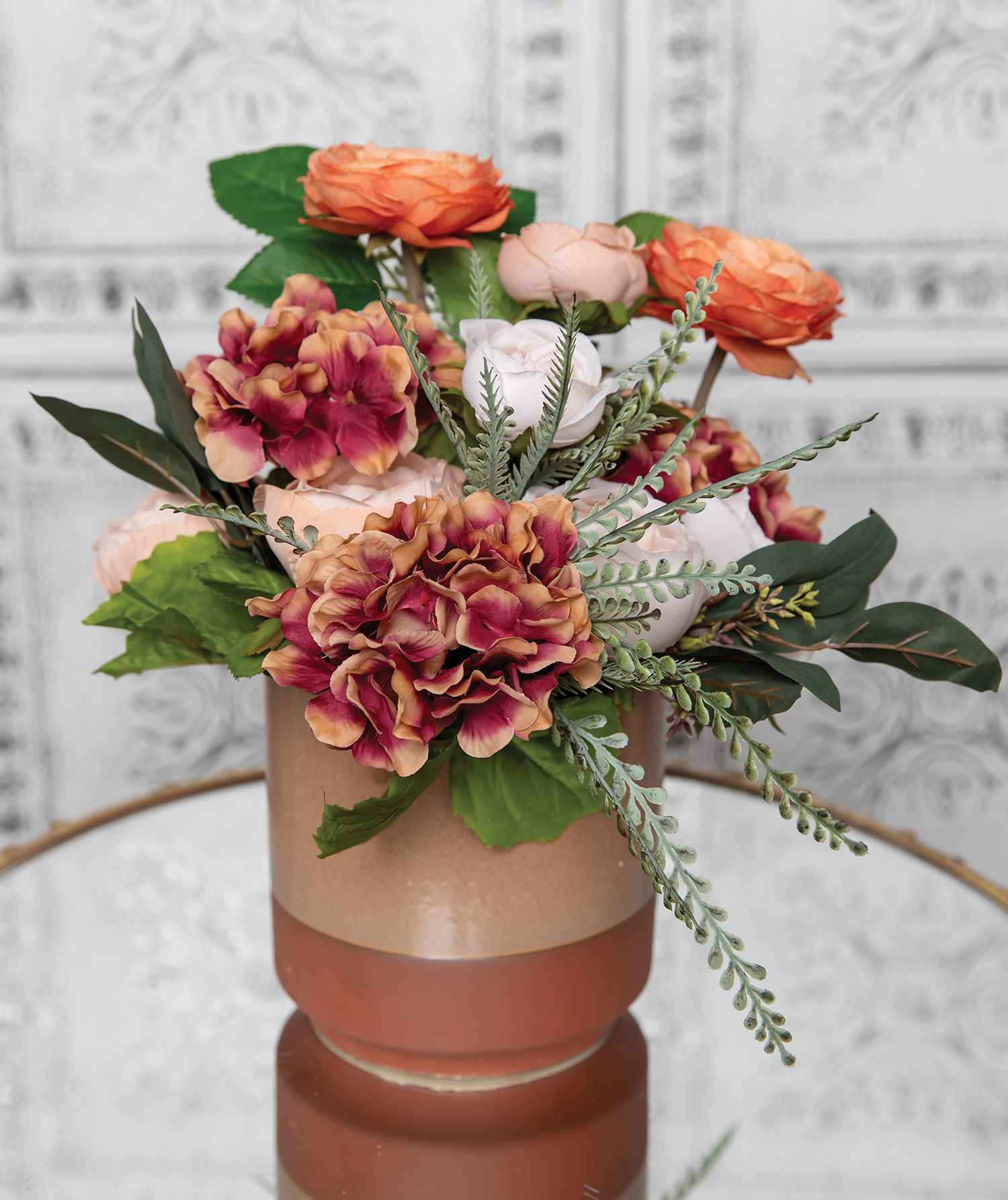 by_hydrangea-ranunculus-cabbagerose-grass-gavin