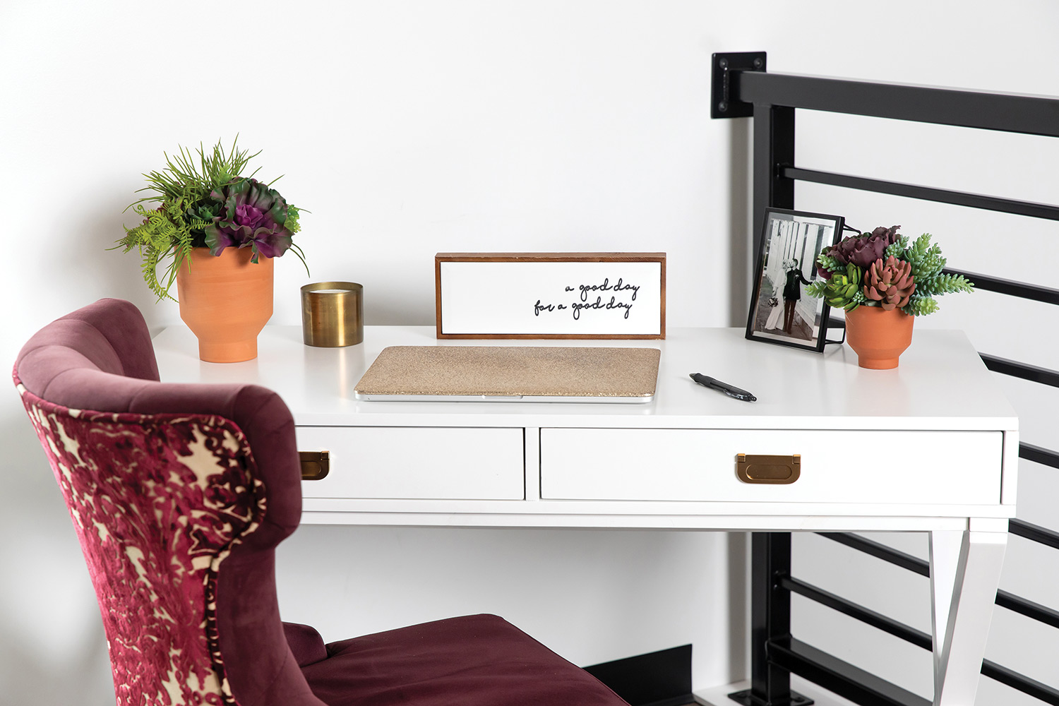 Faux Florals Support Return to Office