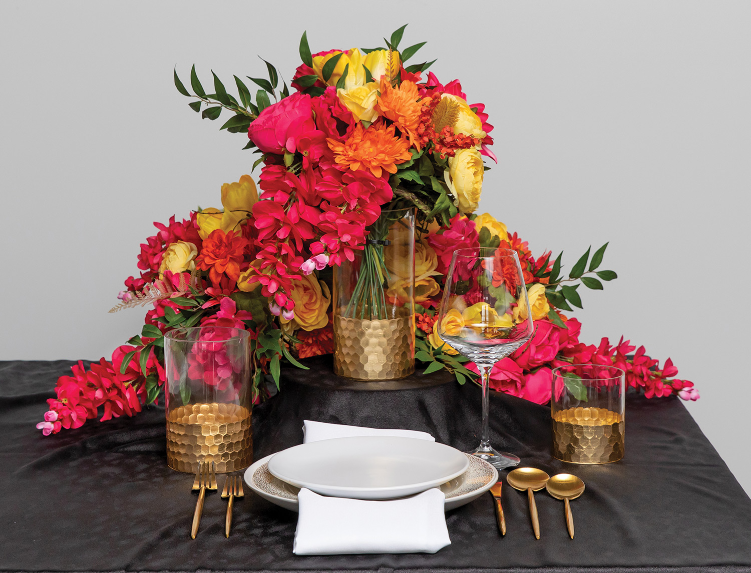 by_wisteria-tulip-ranunculus-gerbera-ruscus-elsa